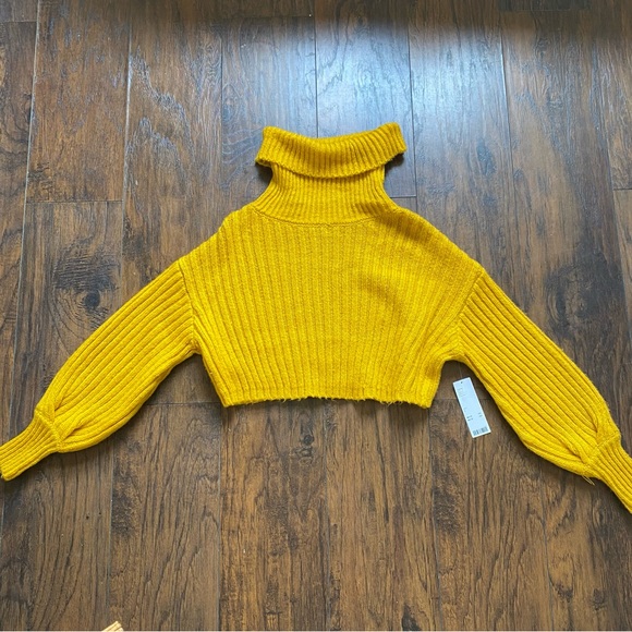 NTW Urban Outfitters Cropped Knit Pullover - Picture 2 of 4